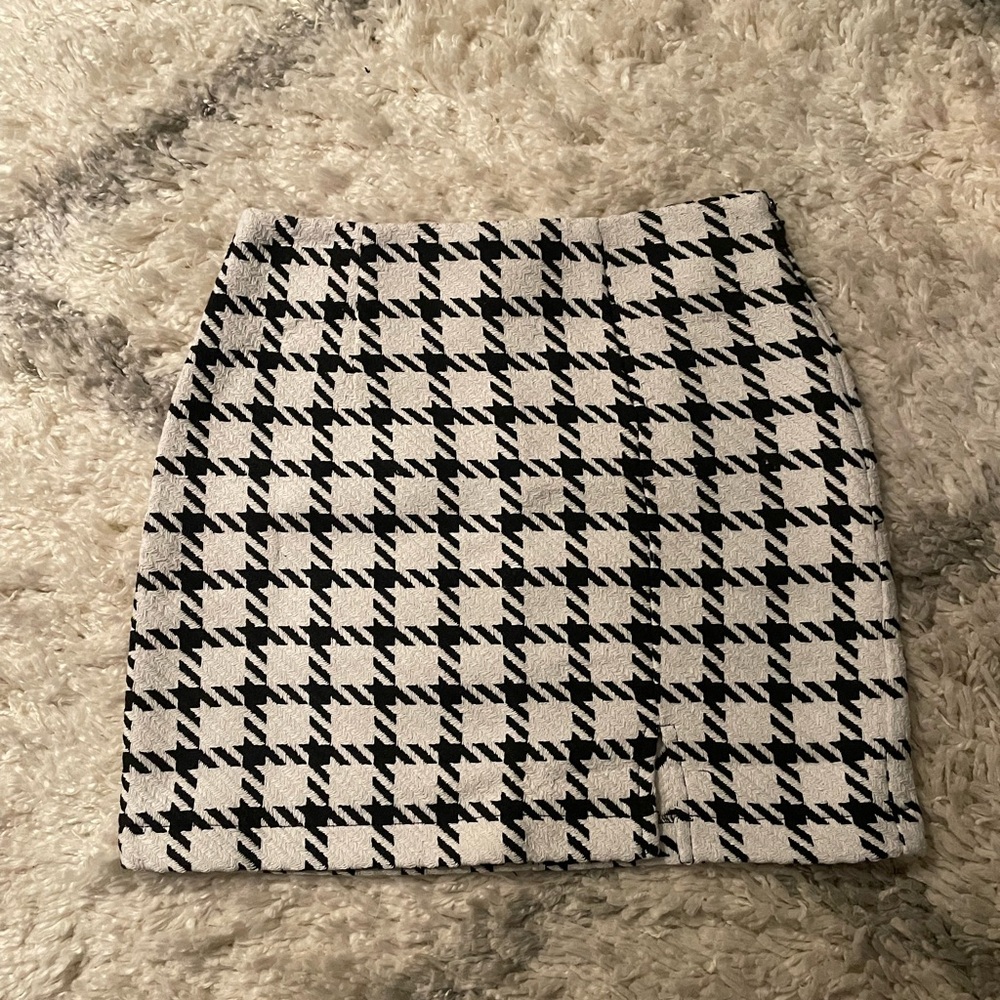 Black and White Houndstooth Mini Skirt